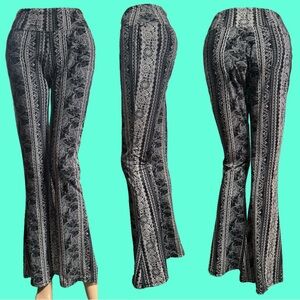“NEW” 
Black & White Stretch Bell Bottoms W/ Wide Waist Flare legs